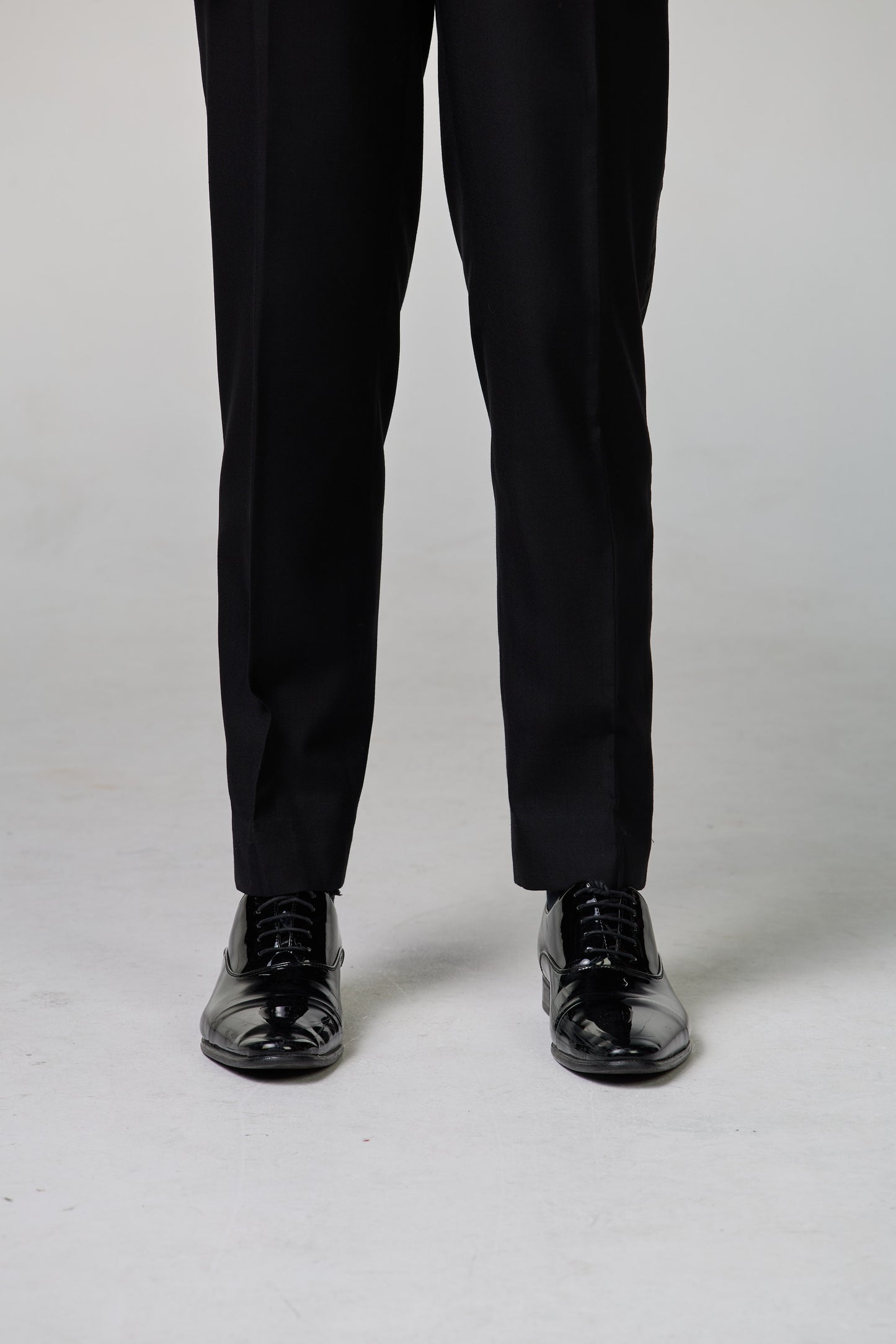 Schwarzer Smoking mit steigendem Revers - premium