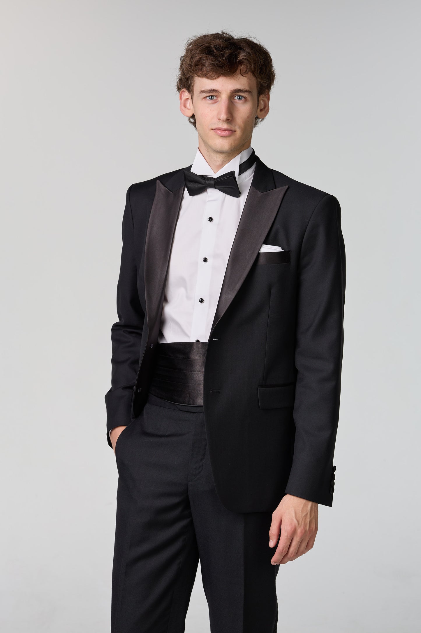 Schwarzer Smoking mit steigendem Revers - premium