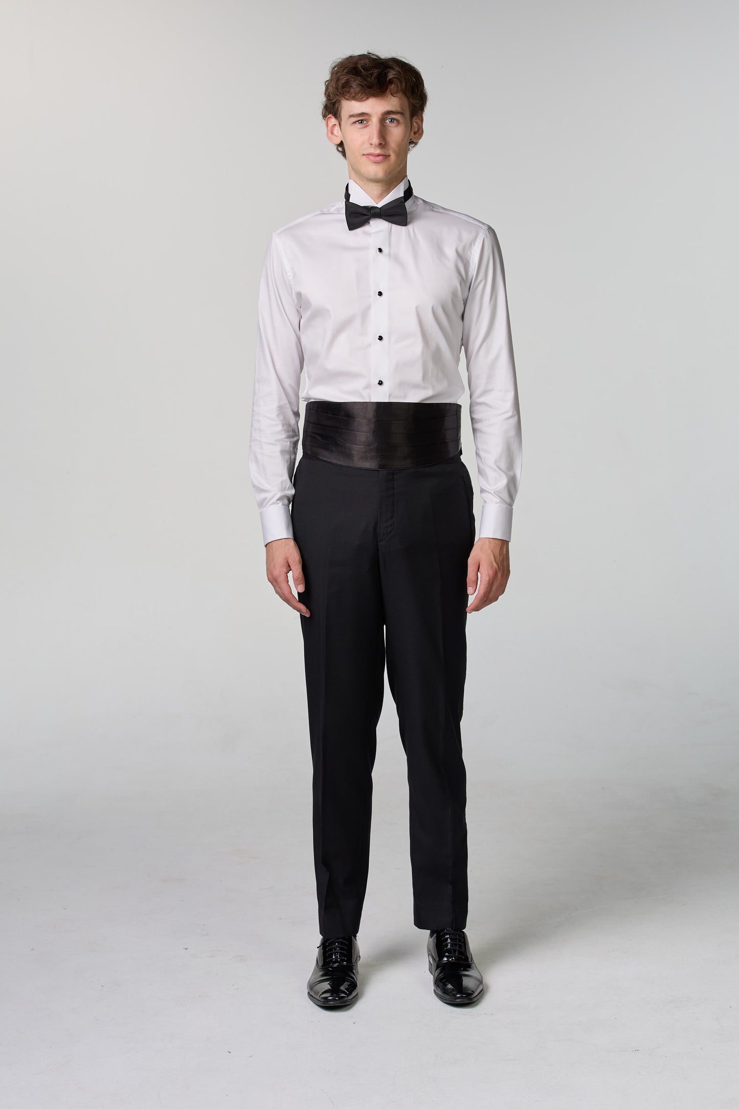 Schwarzer Smoking mit steigendem Revers - premium