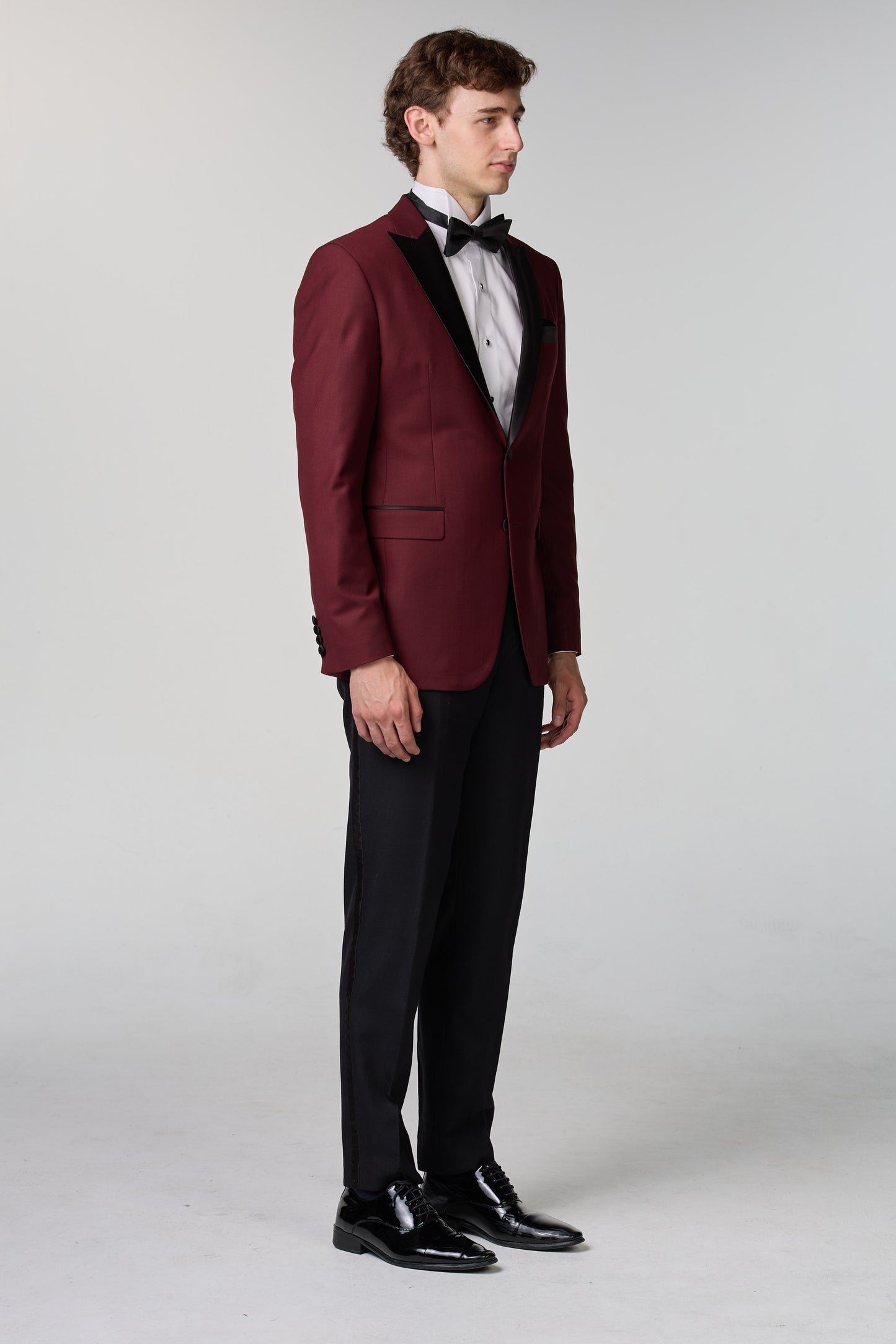 Weinroter Smoking mit steigendem Revers - budget