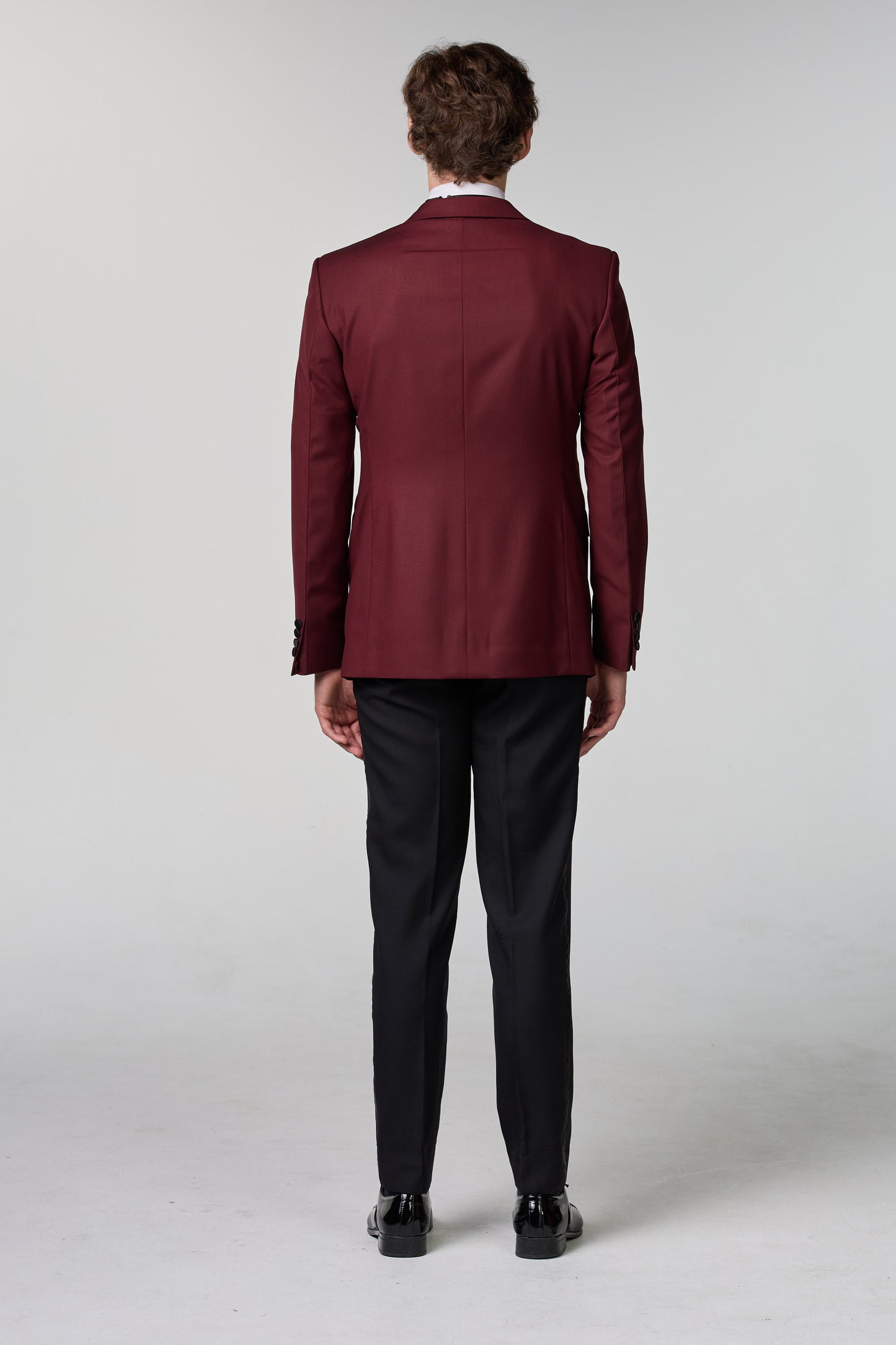 Weinroter Smoking mit steigendem Revers - budget