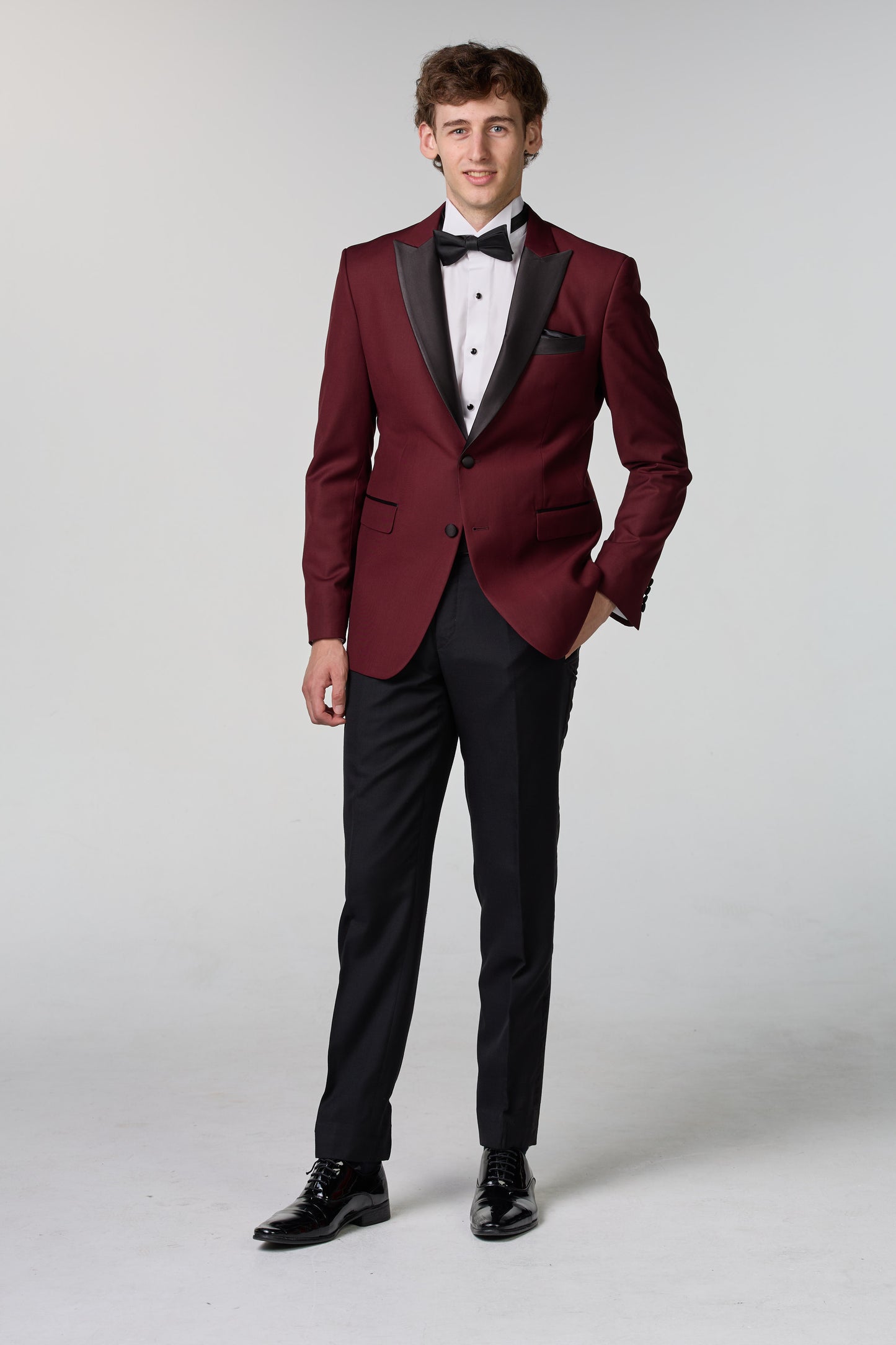 Weinroter Smoking mit steigendem Revers - premium