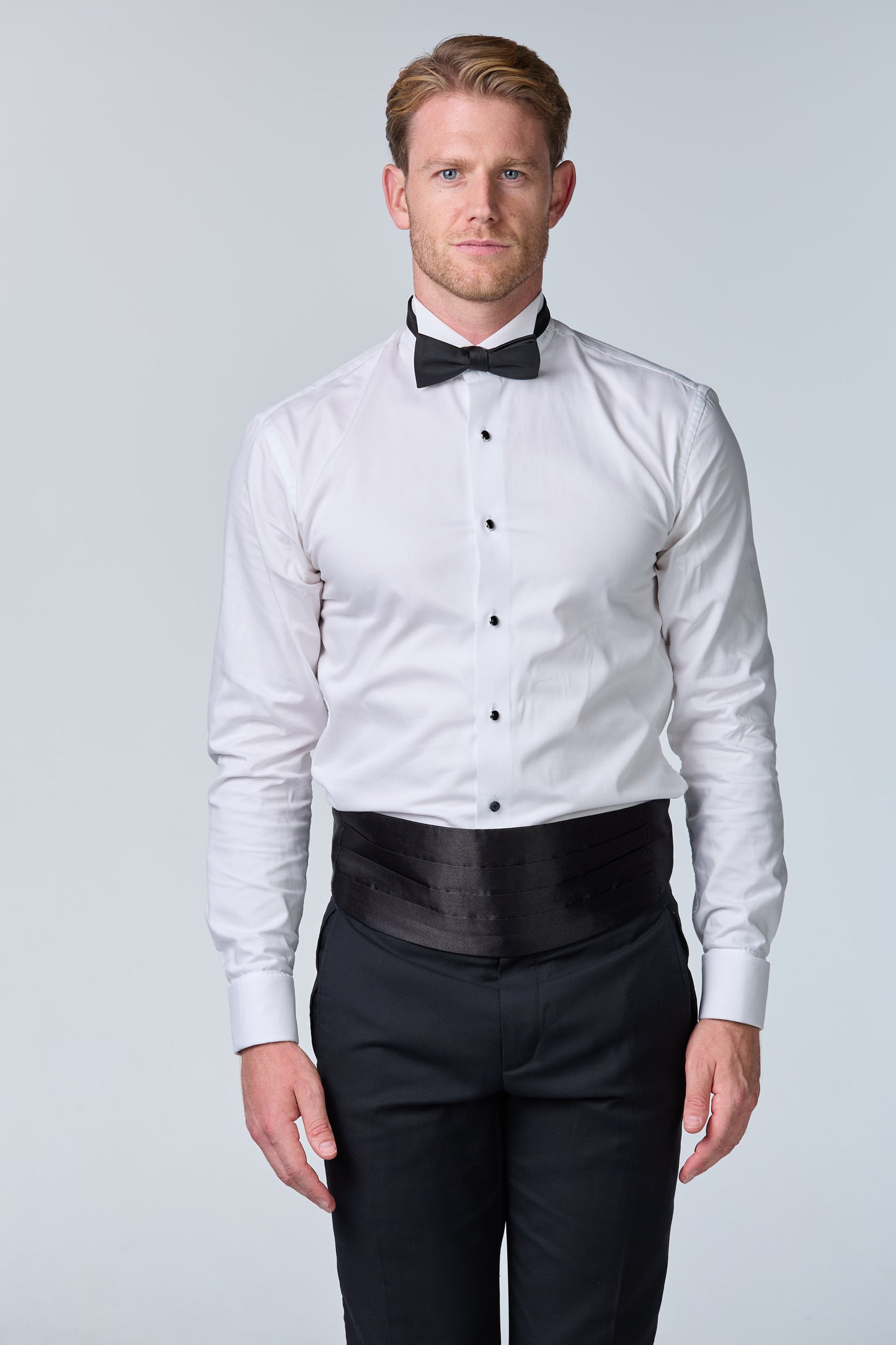 Klassischer Black Tie mit Schalkragen, schwarz - essentials