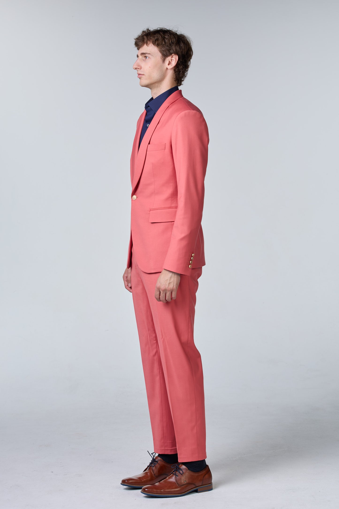 Pfirsichfarbener Anzug - essentials