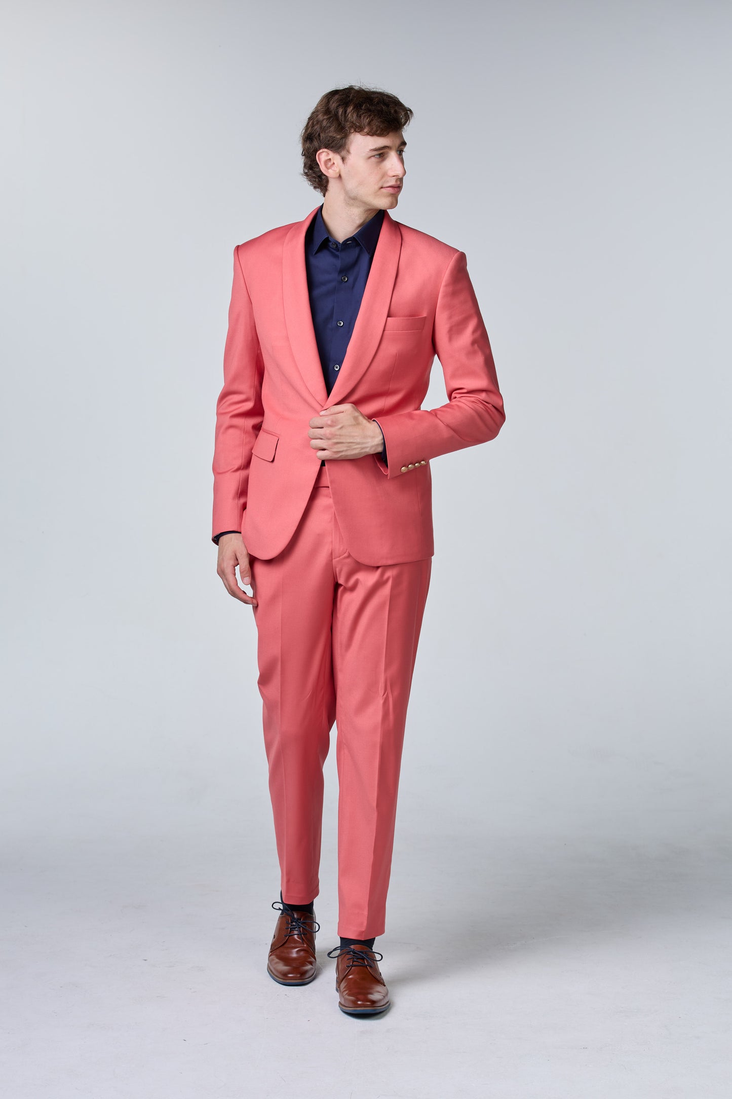 Pfirsichfarbener Anzug - budget