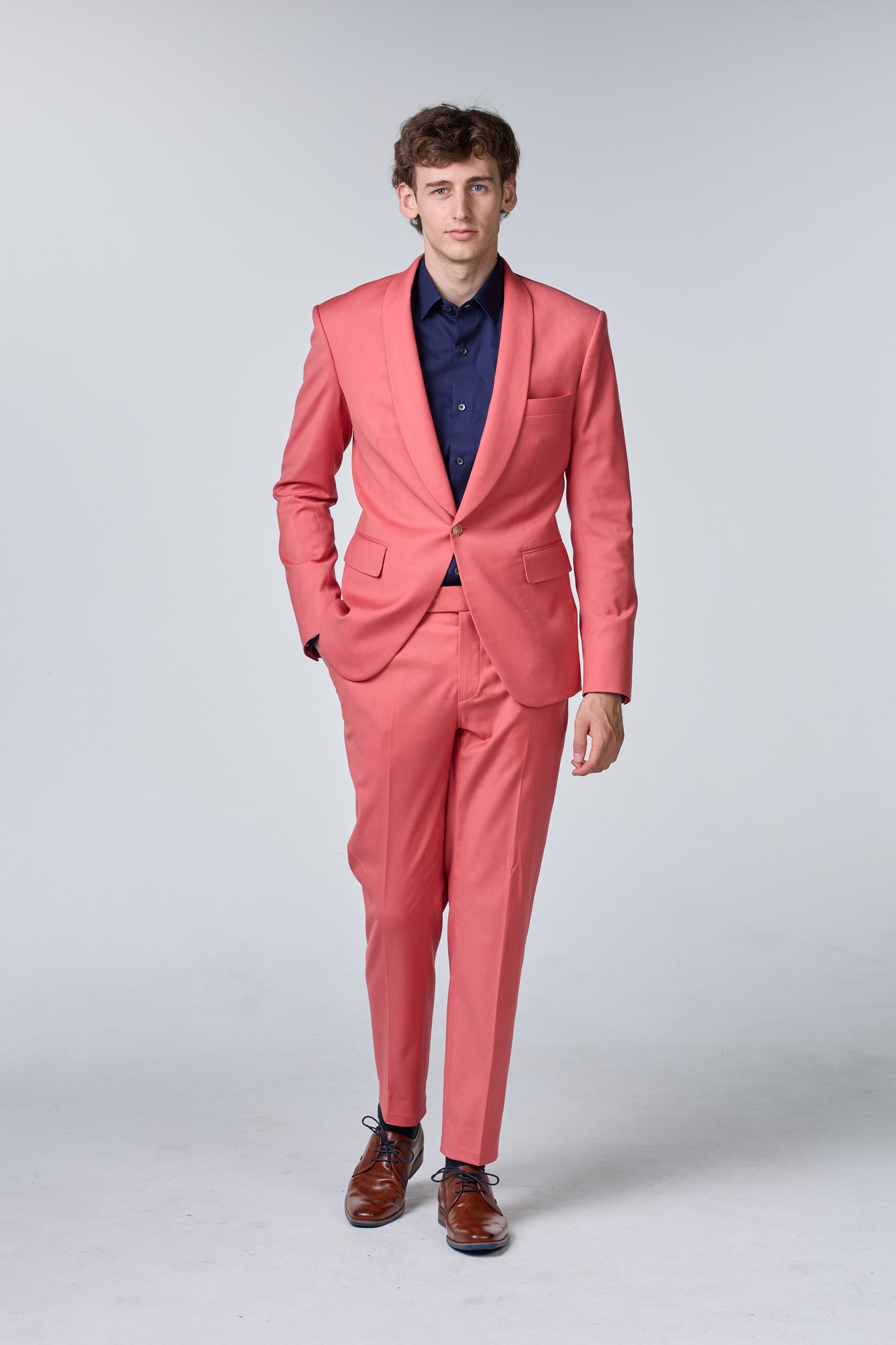 Pfirsichfarbener Anzug - budget