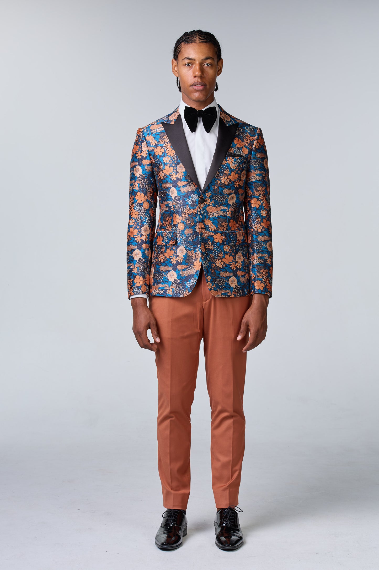 Blaues Seiden-Sakko mit floralem Muster - essentials