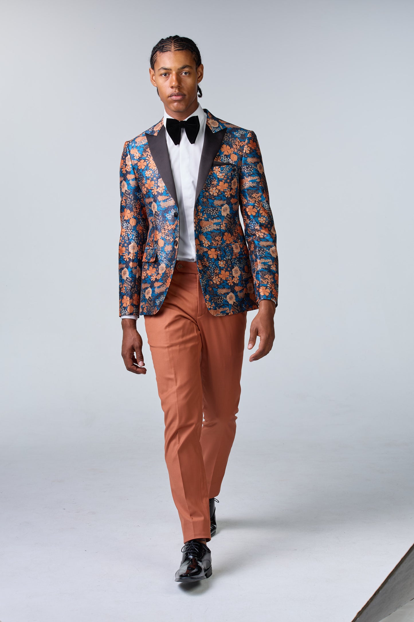 Blaues Seiden-Sakko mit floralem Muster - budget