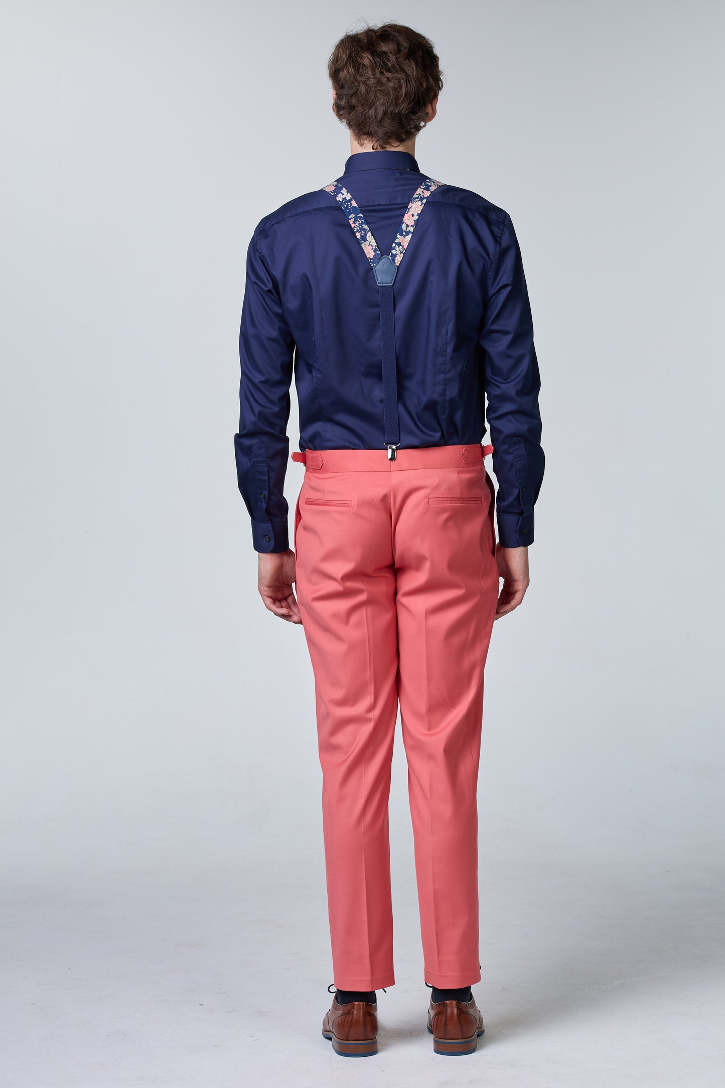 Pfirsichfarbener Anzug - essentials