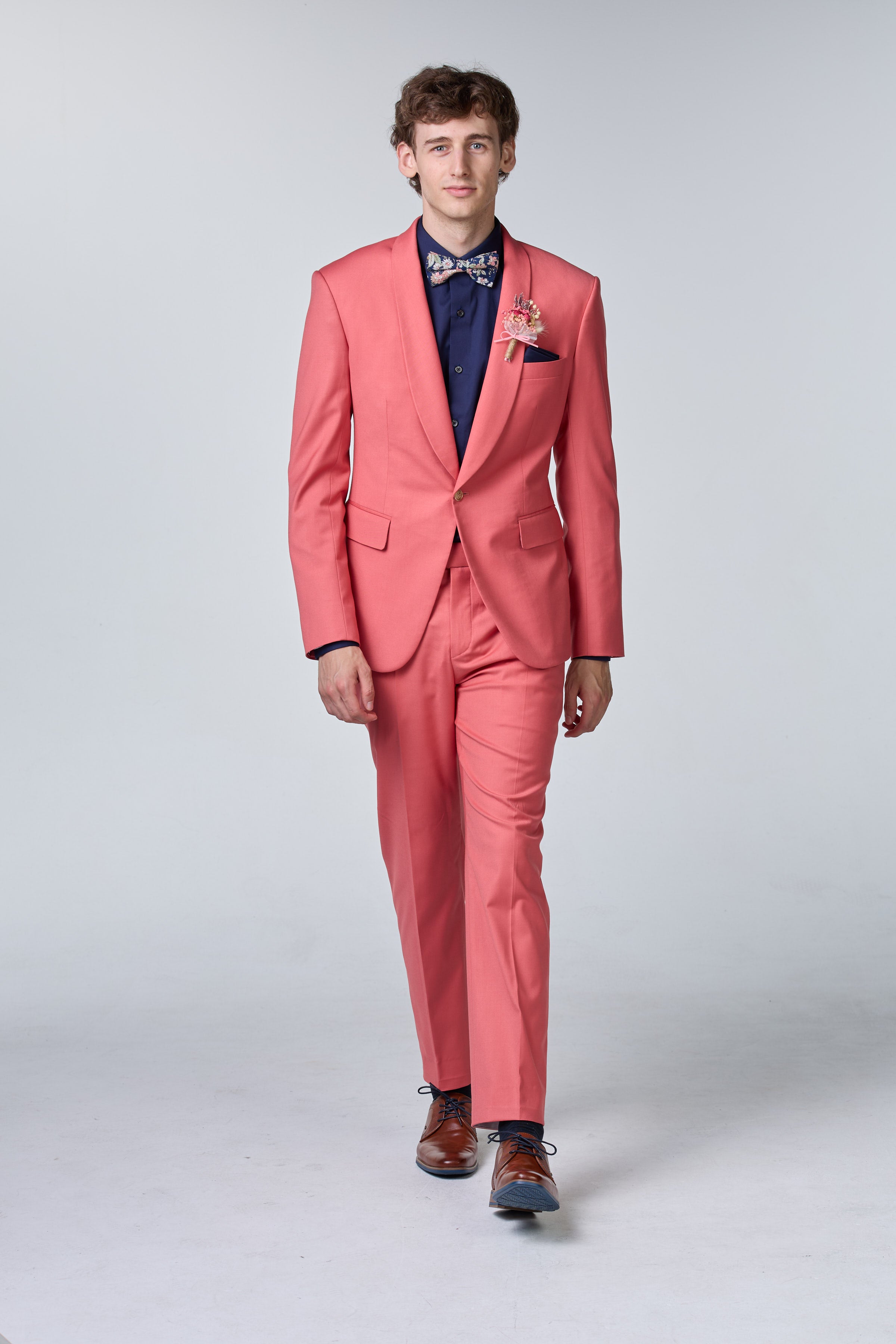Pfirsichfarbener Anzug - budget