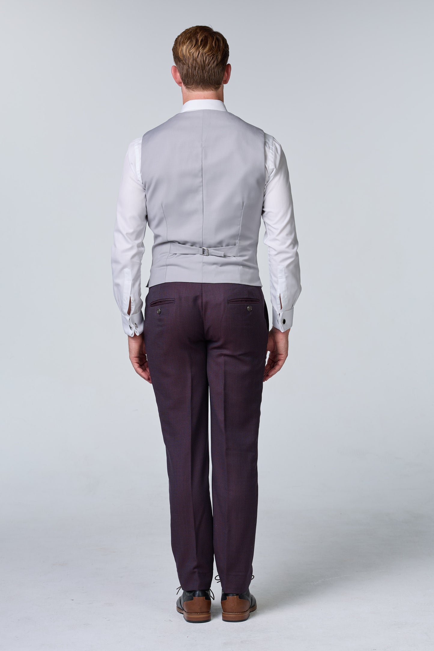 Rot-brauner Hochzeitsanzug mit Punktmuster - essentials