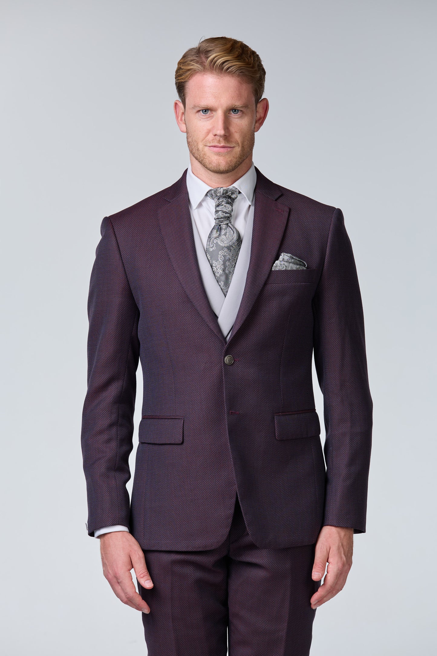 Rot-brauner Hochzeitsanzug mit Punktmuster - essentials