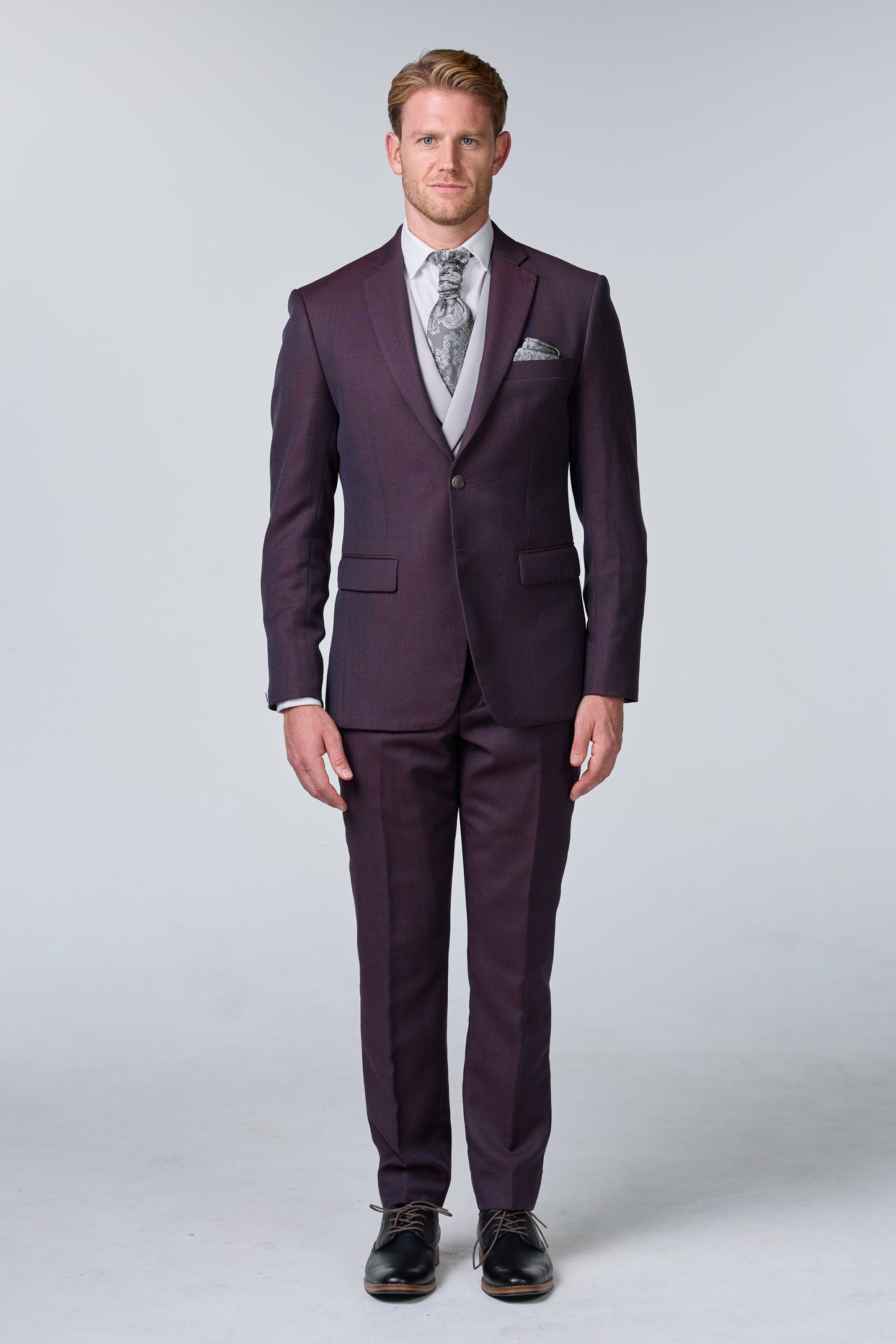 Rot-brauner Hochzeitsanzug mit Punktmuster - premium