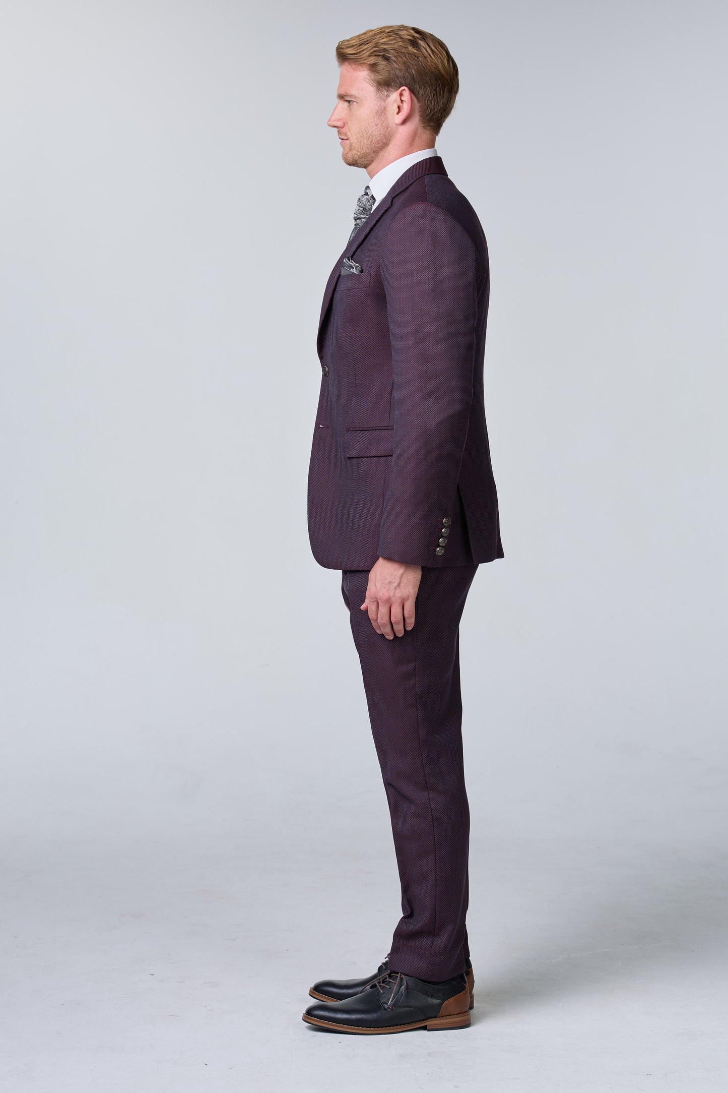 Rot-brauner Hochzeitsanzug mit Punktmuster - premium