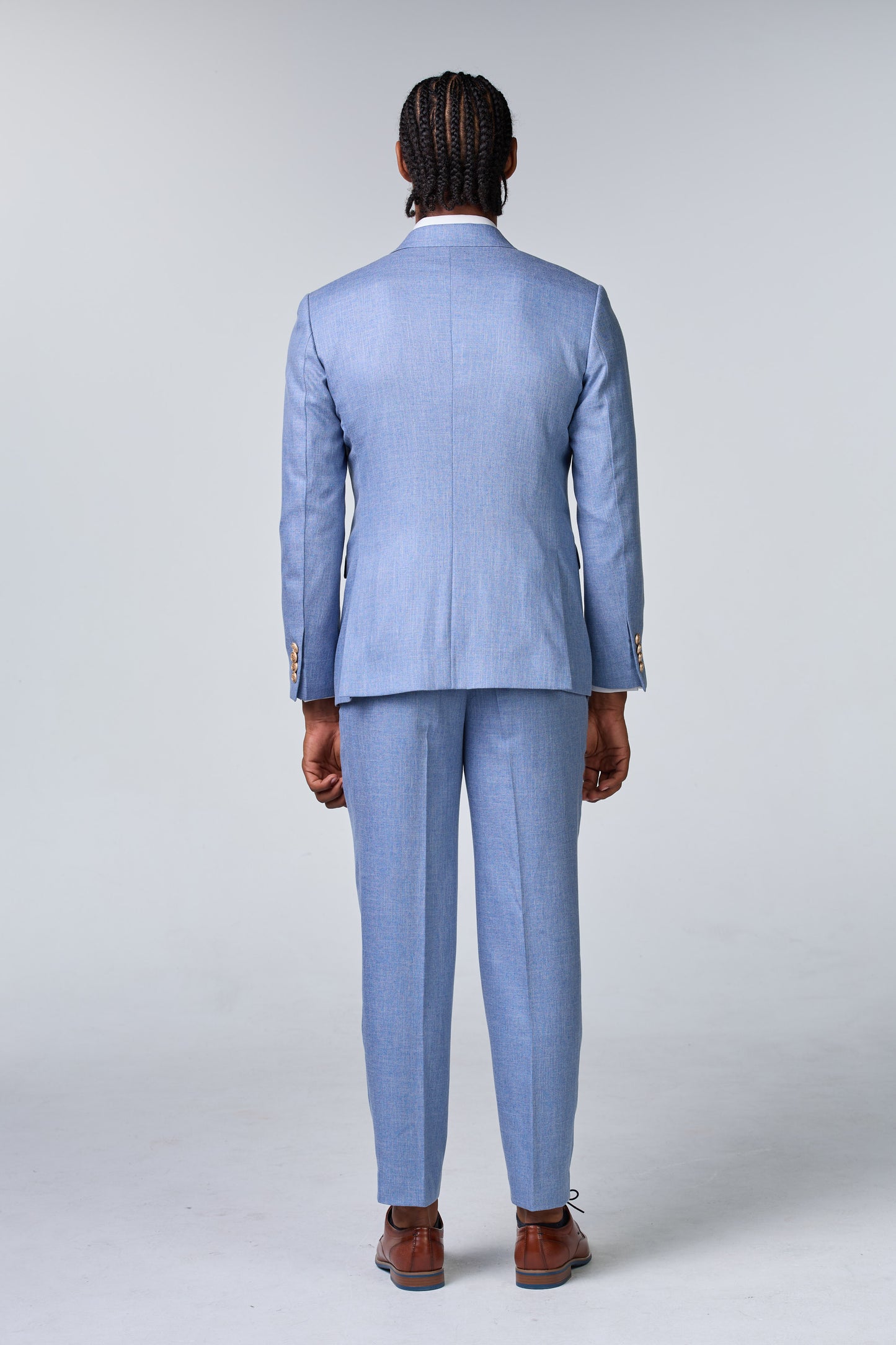 Hellblauer Anzug mit steigendem Revers - budget