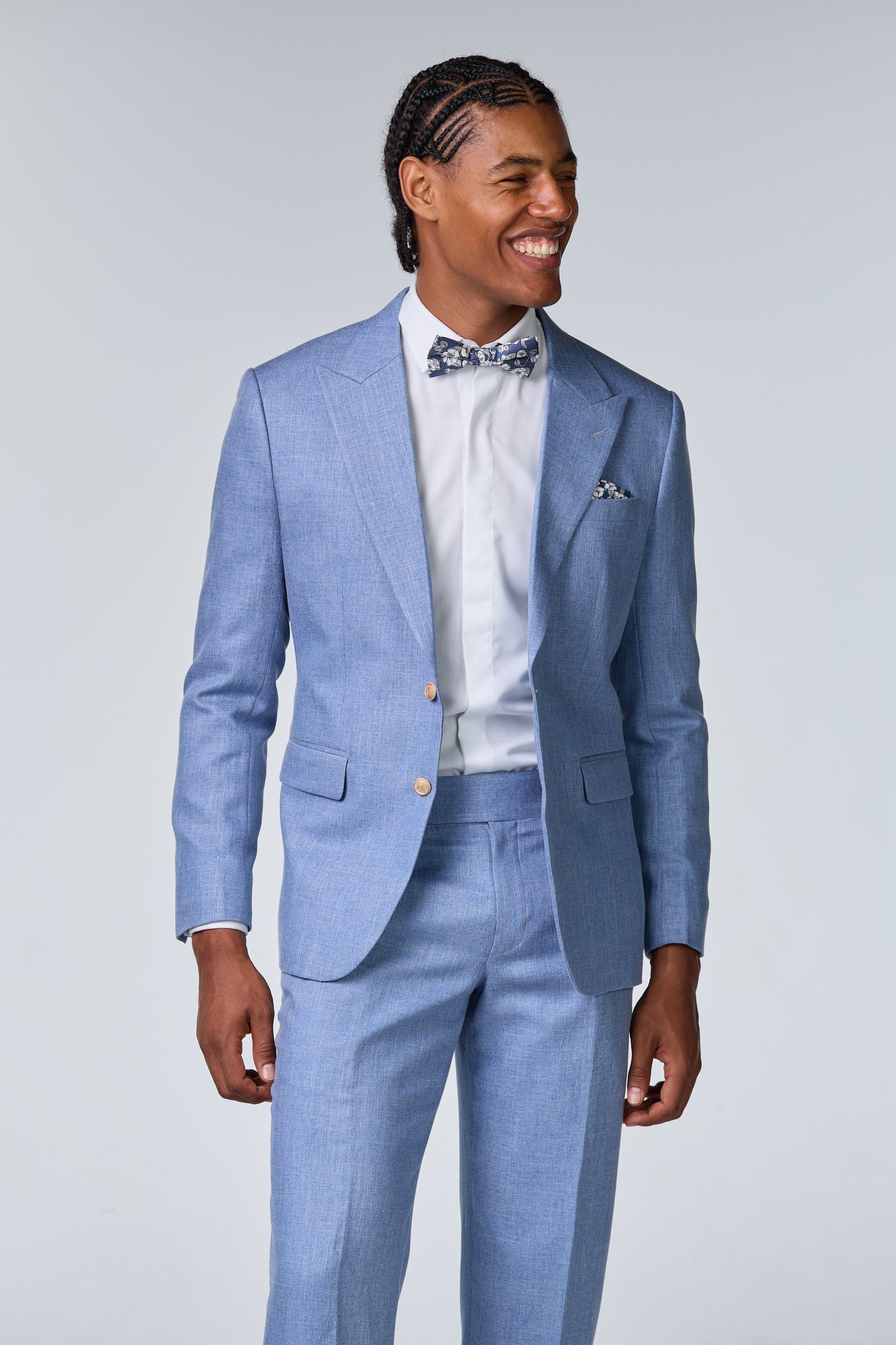 Hellblauer Anzug mit steigendem Revers - premium