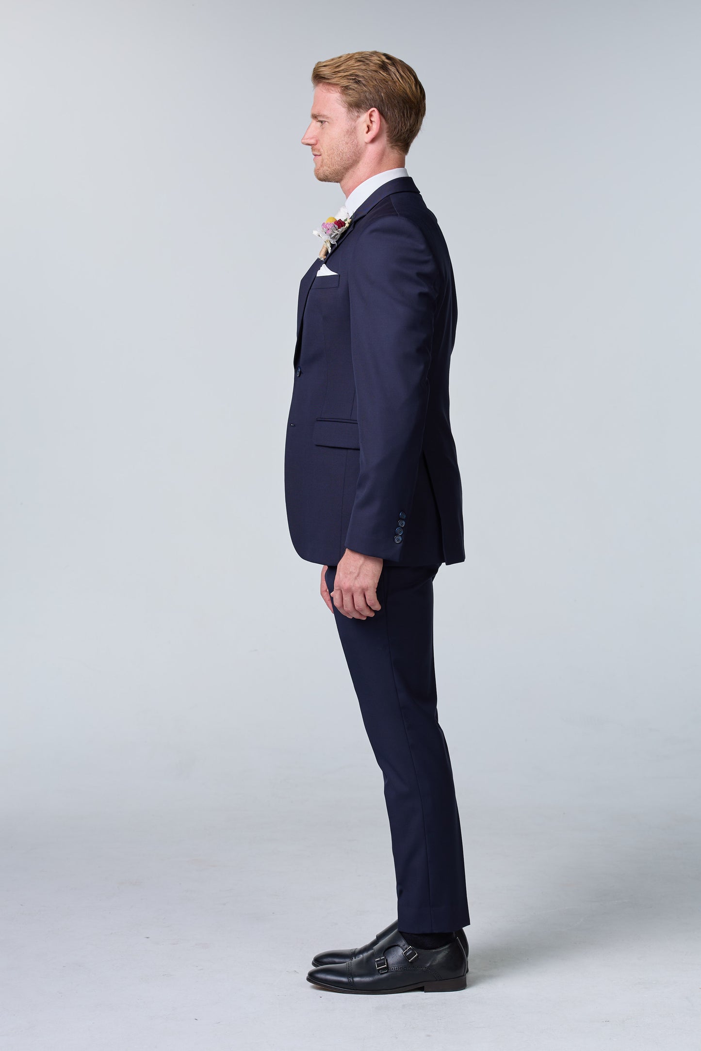 Bräutigam Outfit in Blau mit weißer Weste - Premium