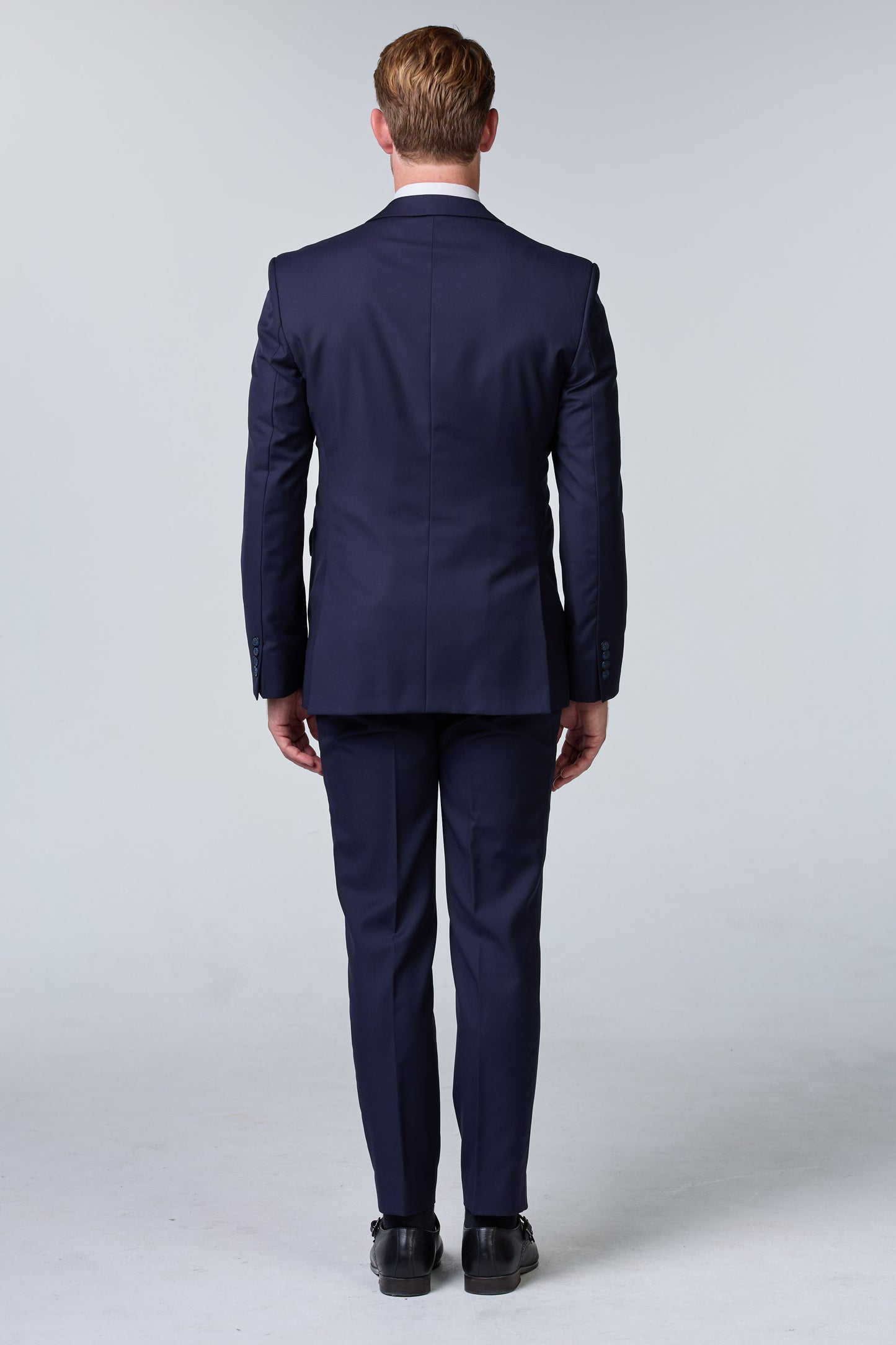 Bräutigam Outfit in Blau mit weißer Weste - budget