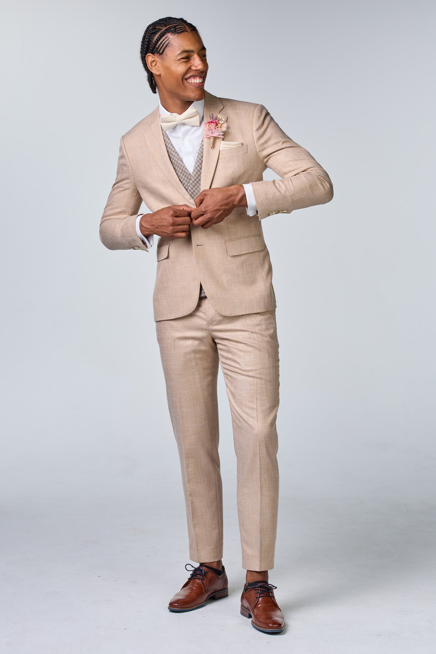 Bräutigam im Boho Look mit exklusiver Loro Piana Weste-budget