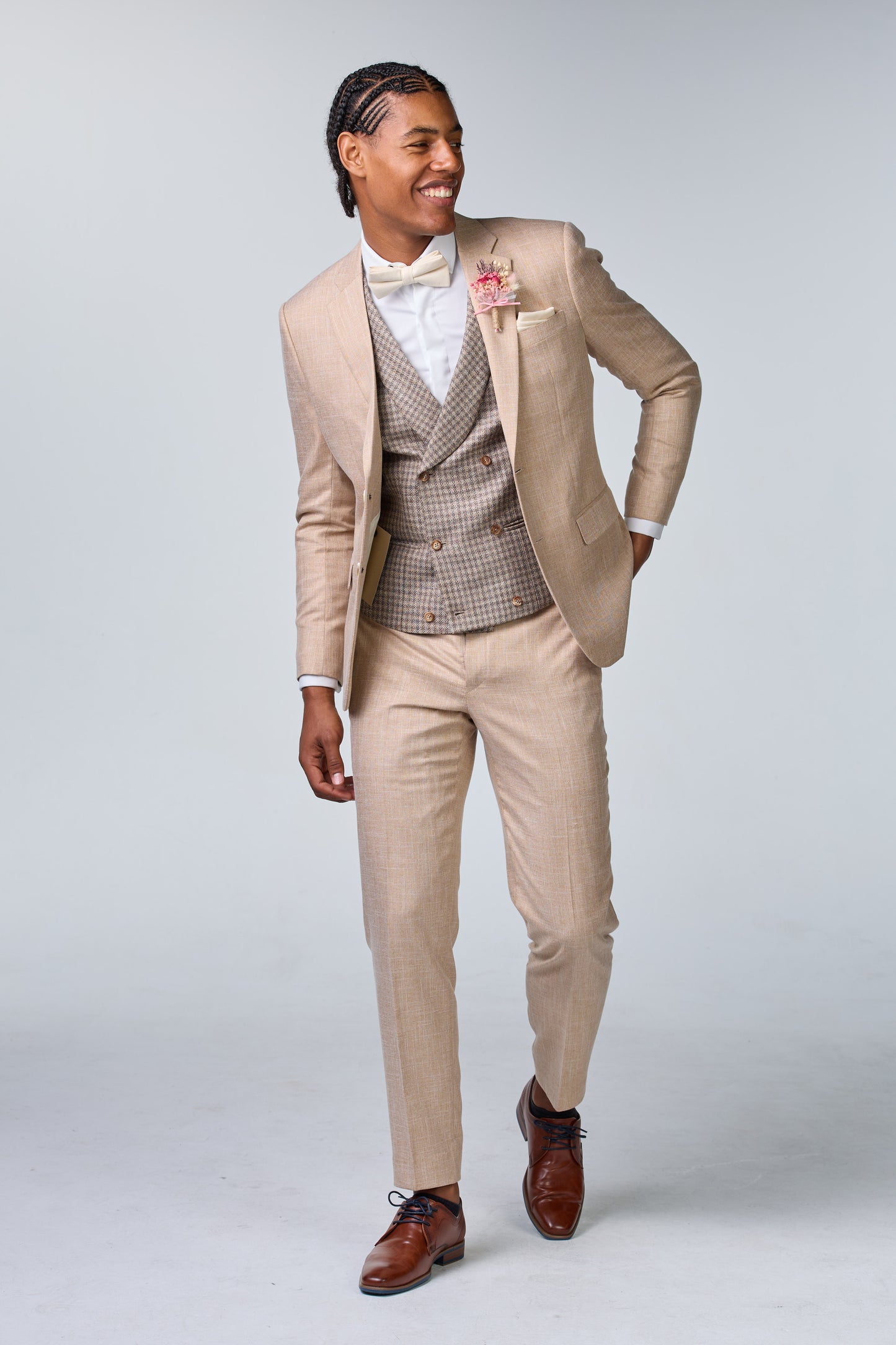 Bräutigam im Boho Look mit exklusiver Loro Piana Weste-budget