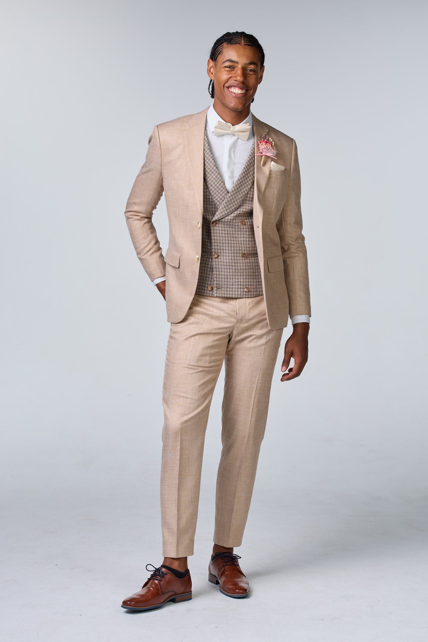 Bräutigam im Boho Look mit exklusiver Loro Piana Weste-budget