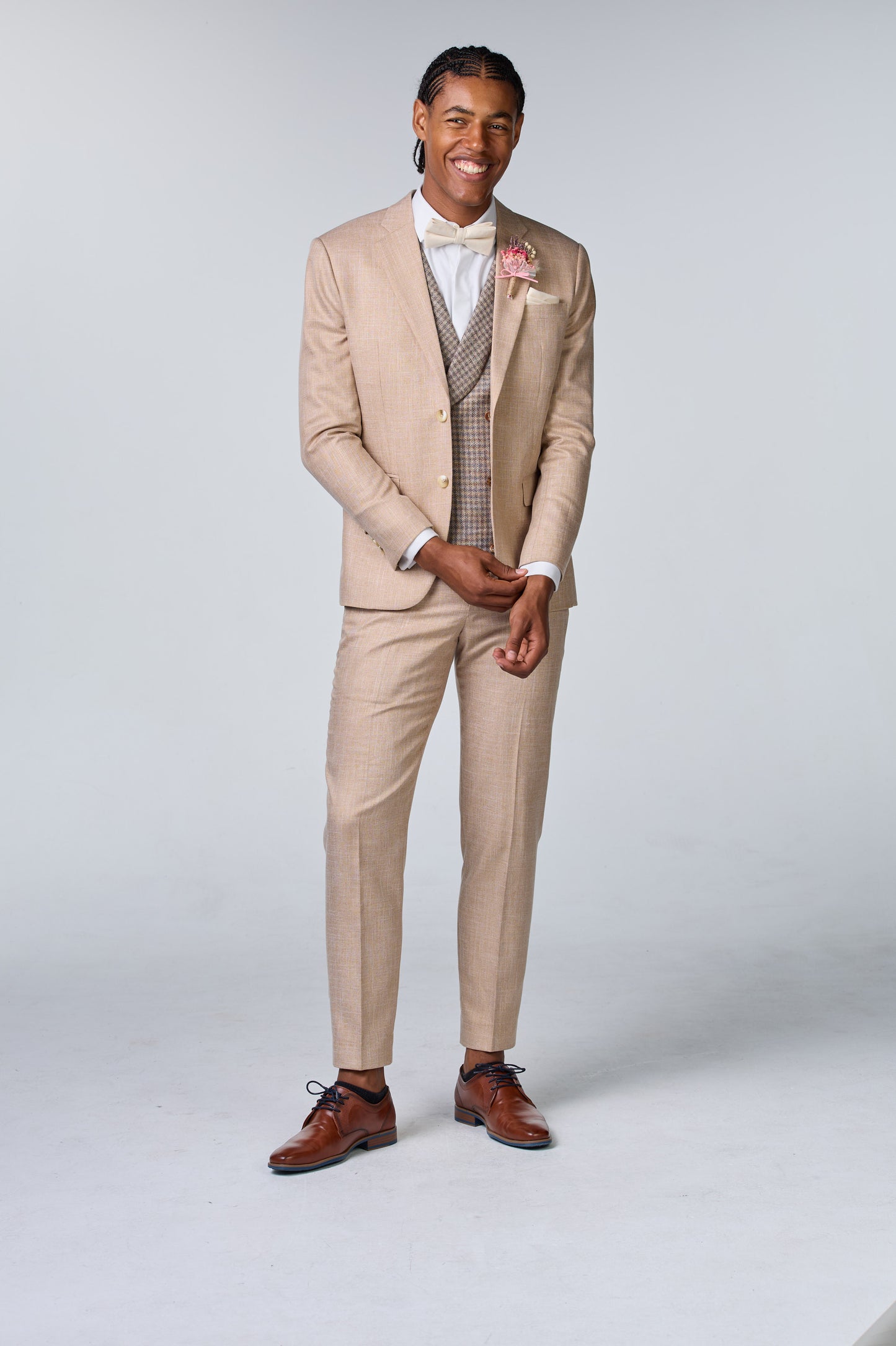 Bräutigam im Boho Look mit exklusiver Loro Piana Weste-budget